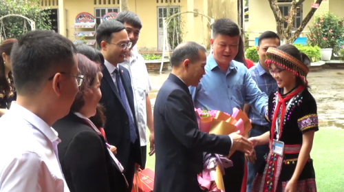 Đoàn Tham tán Đại sứ quán Trung Quốc thăm, làm việc tại huyên